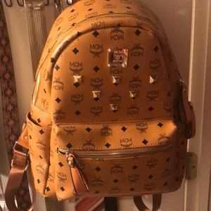 Meet your Posher, Jackson wood